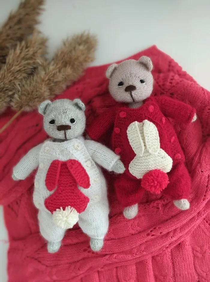 “My Bear Stories”: I’m In Love With Teddy Bears, And I’m Rediscovering That Love Through Knitting Toys (10 Pics)