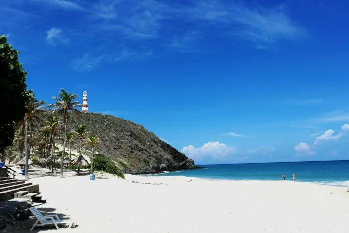 27 Places That Were Tourist Gold Until Everyone Forgot They Existed
