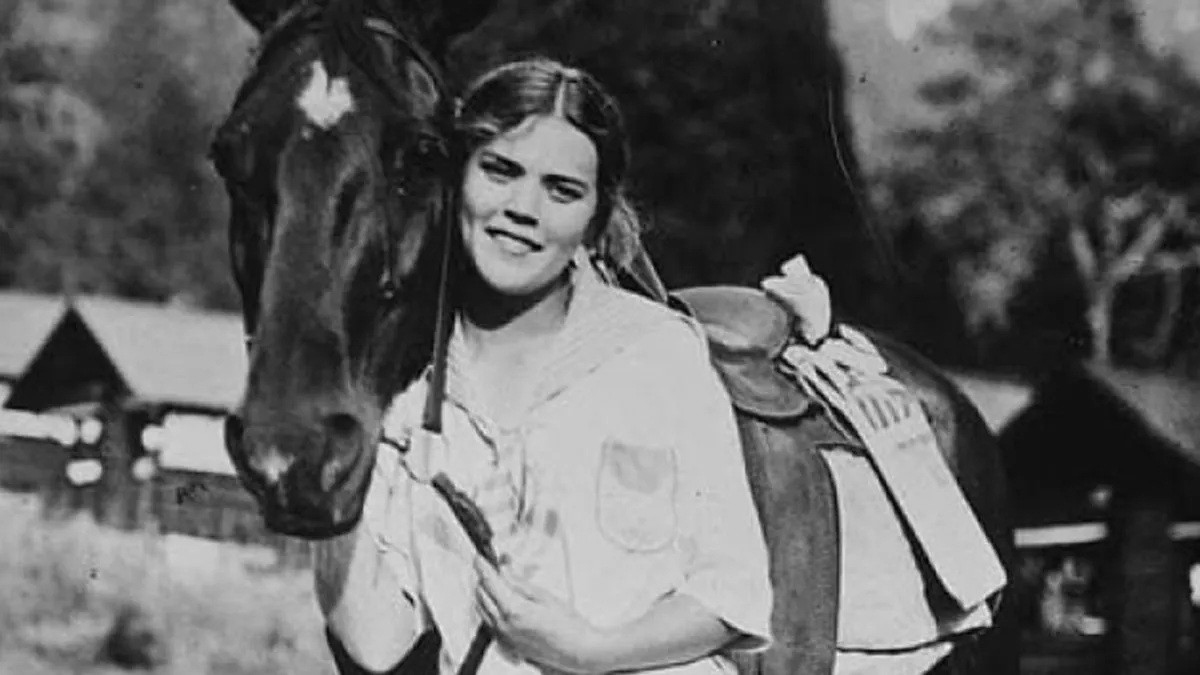 When Time Stood Still: 50 Haunting Antique Historical Photographs You May Never Forget