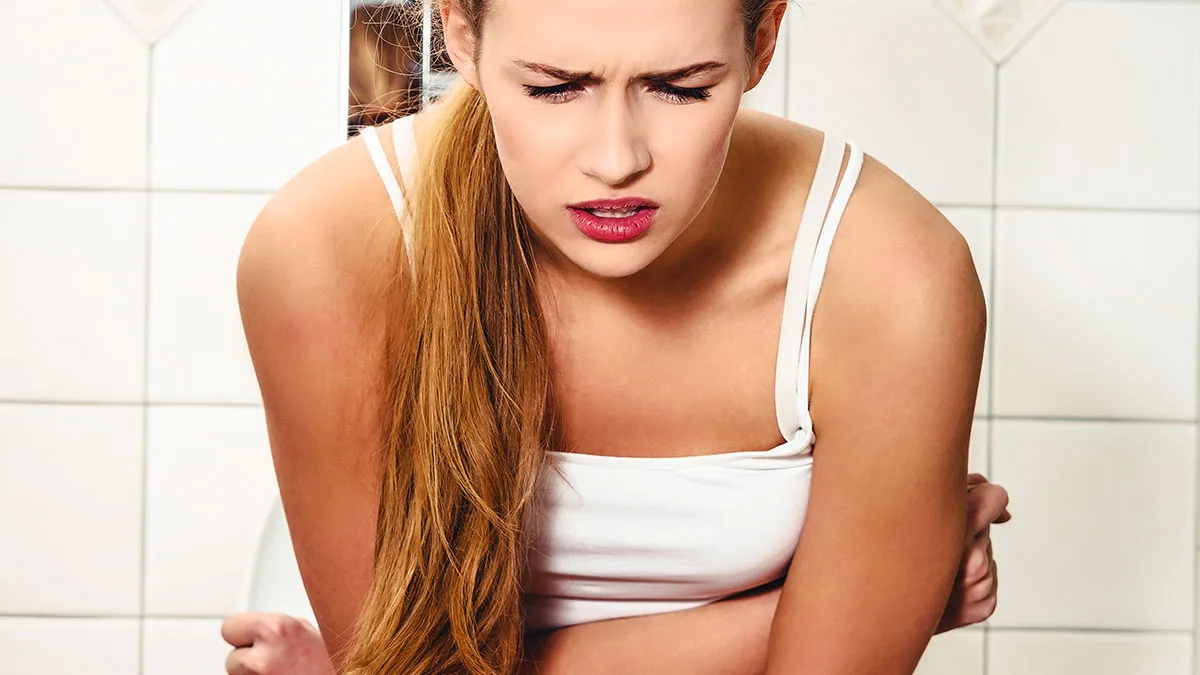 Man Refuses To Enter Women’s Bathroom During GF’s “Nightmare” Situation, Begs Her Not To Leave Him