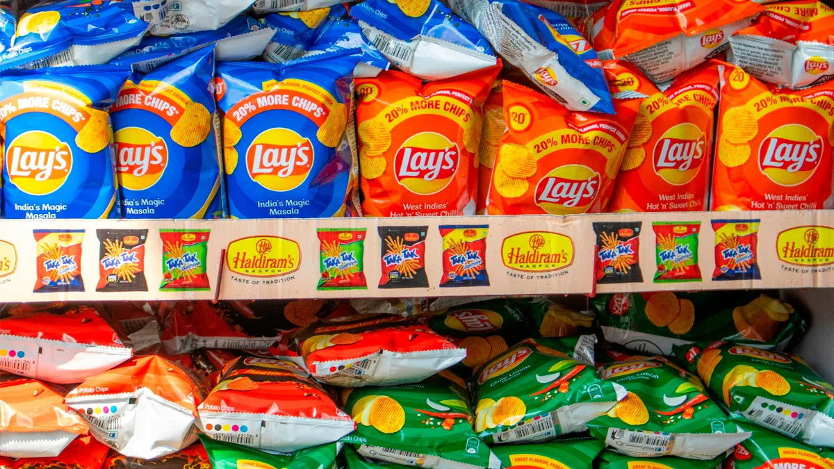 Cashiers Reveal 35 Items That Make Them Give Customers The Side Eye At The Register