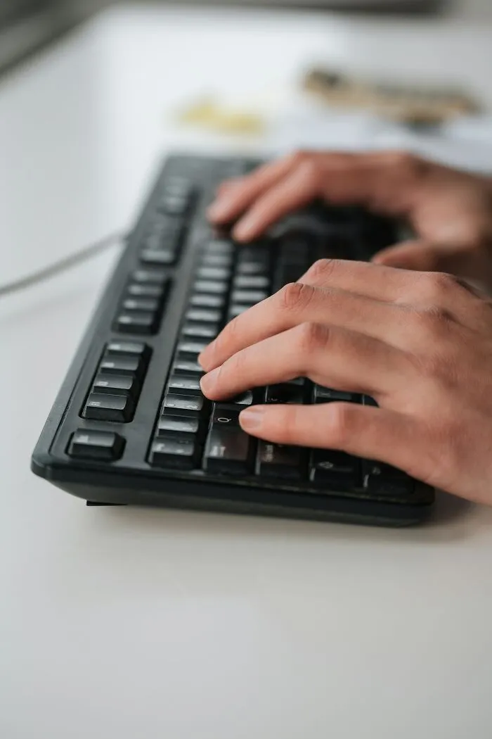 “Tell Me Your Most Unhinged Teacher Hack”: 40 Tried And Tested Answers