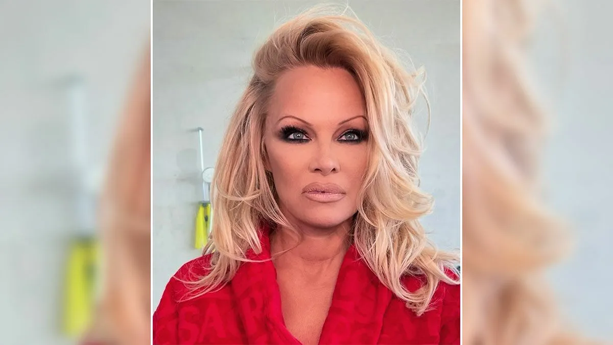 After Years Of Embracing Her Natural Look, Pamela Anderson Stuns With 90s Glam Style