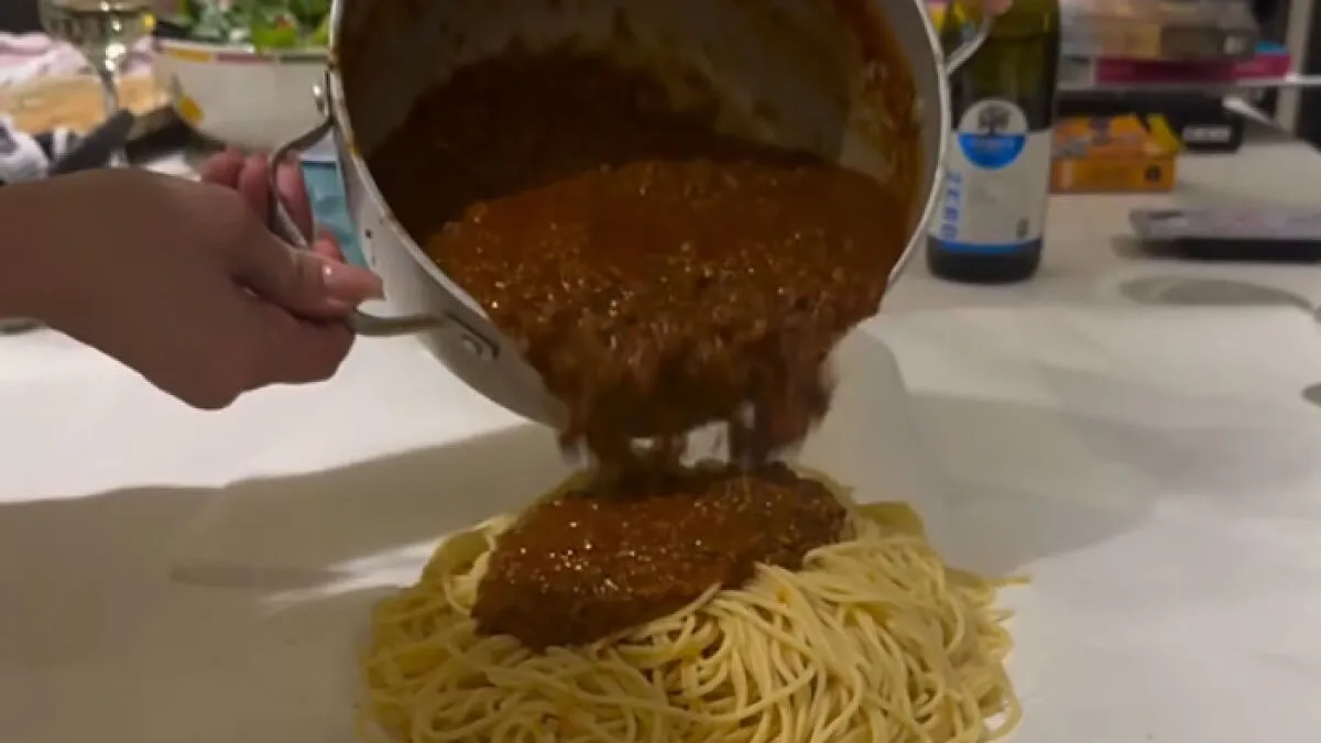 Carrie Bickmore Slammed For "Offensive" Parenting Hack After Serving Pasta On Table Without Plates