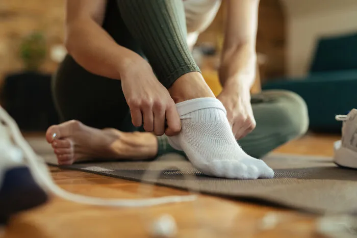 34 Totally Bizarre Things Guys Caught Their Girlfriends Doing When They Thought No One Was Watching