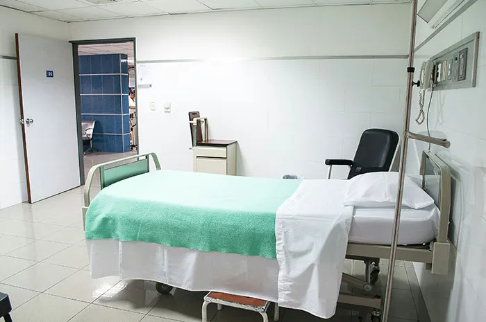 “They Put Duct Tape On Blistered Skin”: 50 Times Doctors Saved Patients From Their DIY Treatments