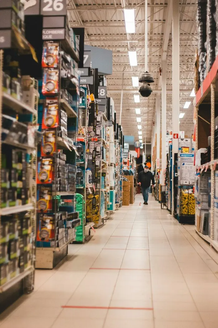Cashiers Reveal 35 Items That Make Them Give Customers The Side Eye At The Register