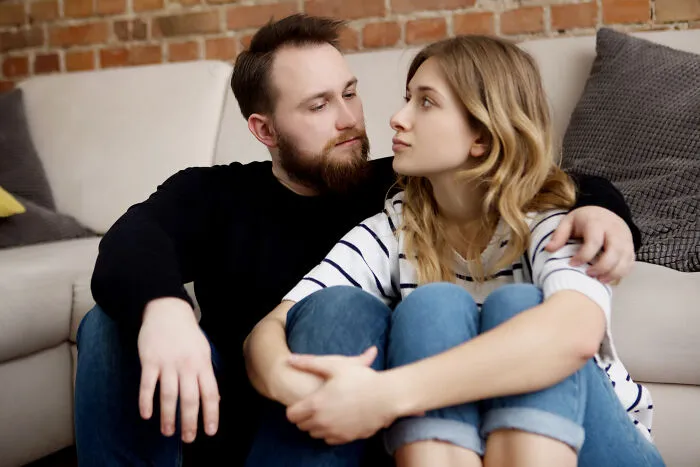 30 Guys Who Turned Their Back On Female Friends After Their GF Demanded It And How It Worked Out