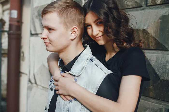 30 Guys Who Turned Their Back On Female Friends After Their GF Demanded It And How It Worked Out