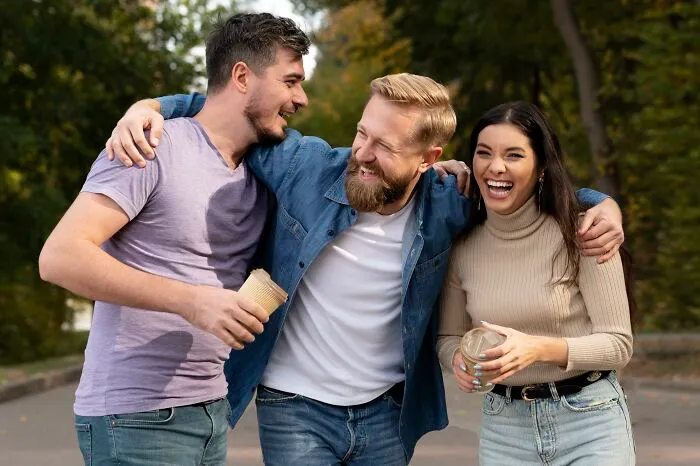 30 Guys Who Turned Their Back On Female Friends After Their GF Demanded It And How It Worked Out
