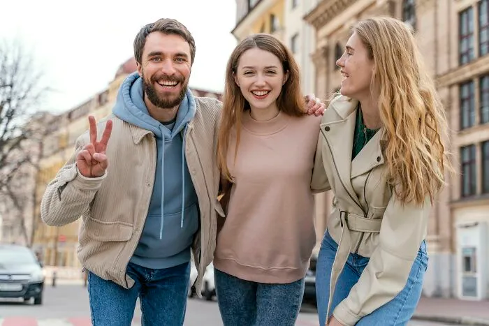 30 Guys Who Turned Their Back On Female Friends After Their GF Demanded It And How It Worked Out