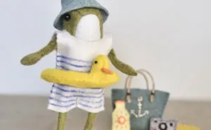 My Handmade Felt Frog Doll And His Extensive Wardrobe Of Wholesome Outfits (37 Pics)