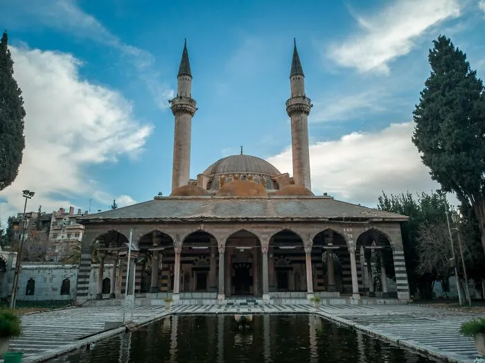 27 Places That Were Tourist Gold Until Everyone Forgot They Existed