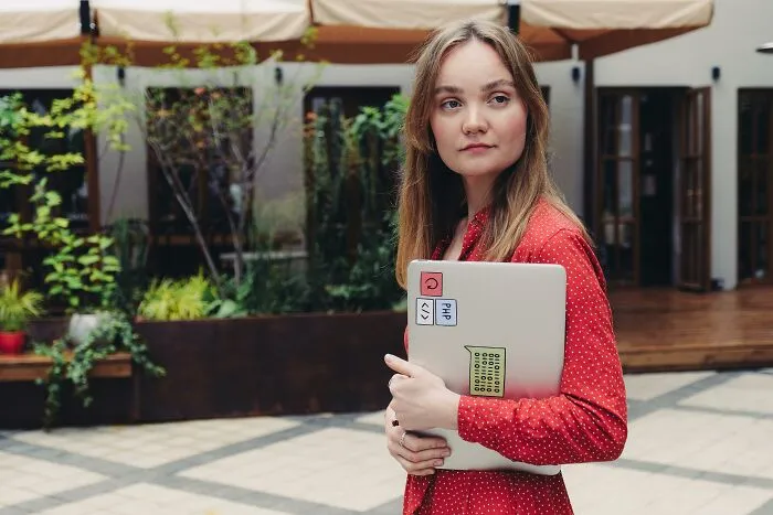 Adults Mortified When They Realized That Their 32 Habits As Kids Were Actually Red Flags