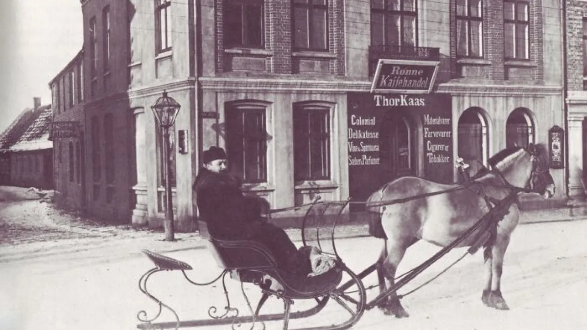 Historic Commutes: 30 Images Of A Bygone Working World