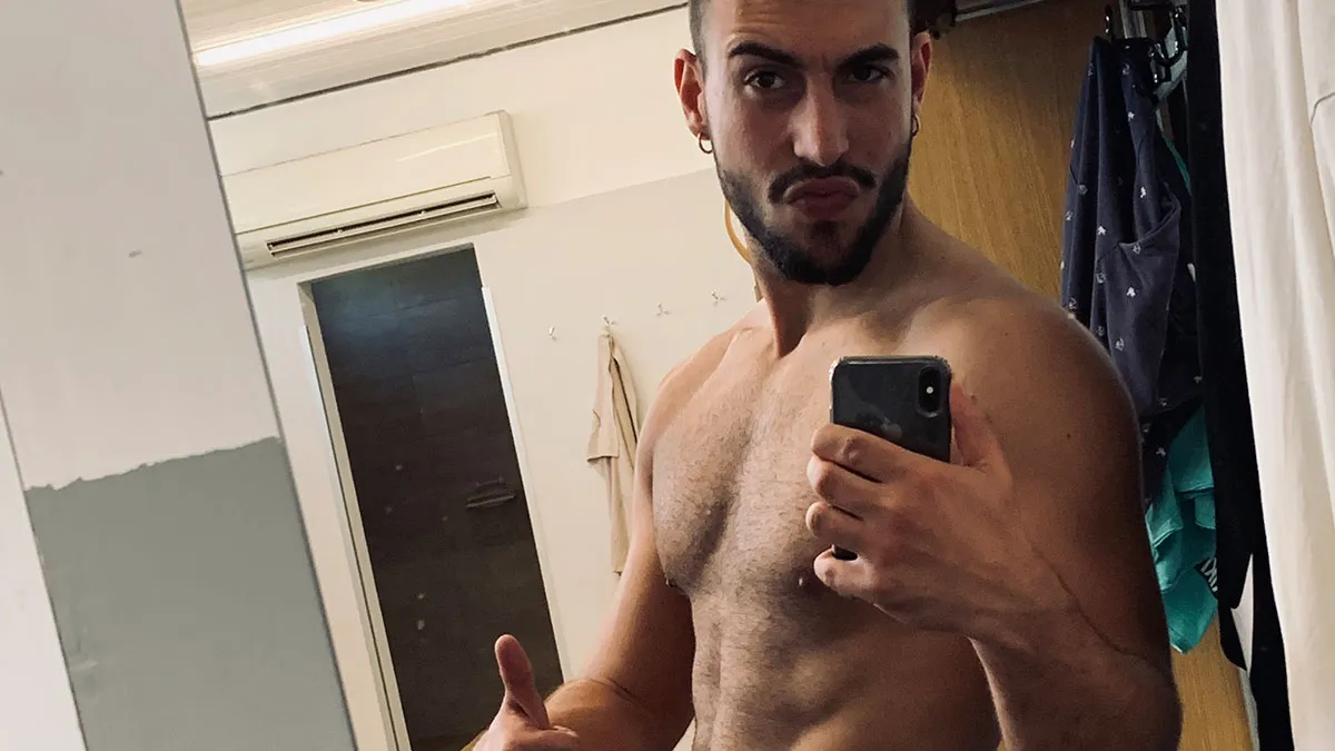 Woman Starts Worrying About She And Her Husband's Mutual Friend After Hubs Sends Her A Spicy Pic