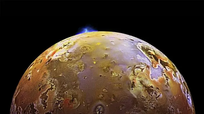 Galileo observa la erupción de Ío. Se pueden ver erupciones volcánicas en Ío, la luna de Júpiter, desde el espacio.