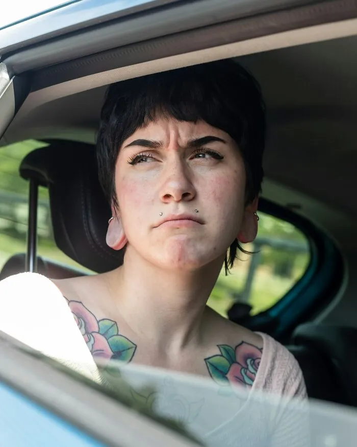“Bee Sting Lips”: 50 Men Reveal Petty Dealbreakers They Think Women Don’t Notice