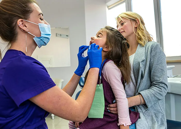 50 Times Medical Workers Pretended To Be Calm While Seeing Something Truly Unbelievable