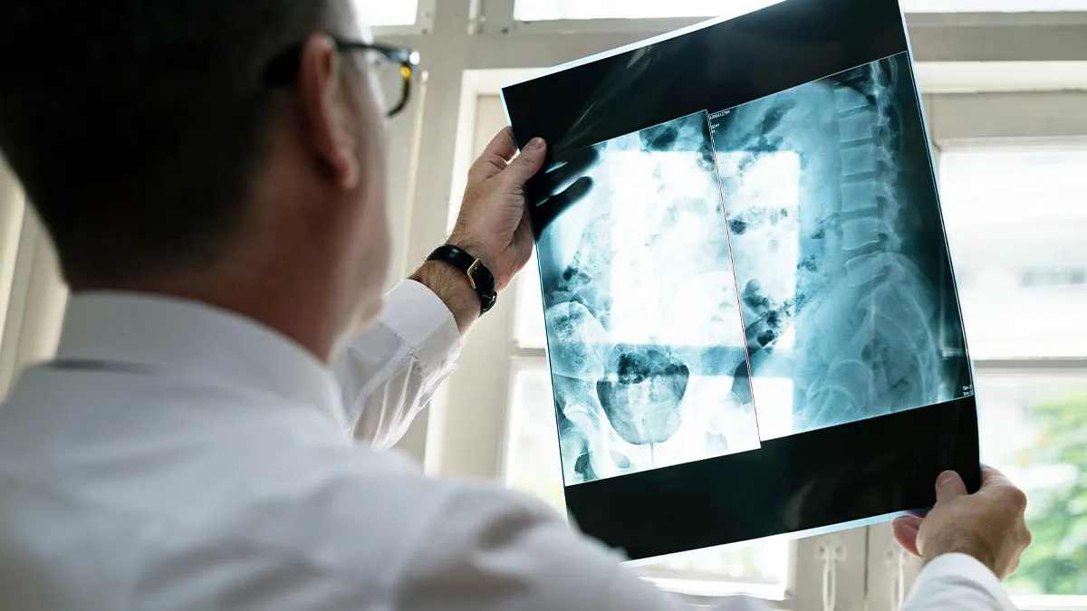 50 Times Medical Workers Pretended To Be Calm While Seeing Something Truly Unbelievable