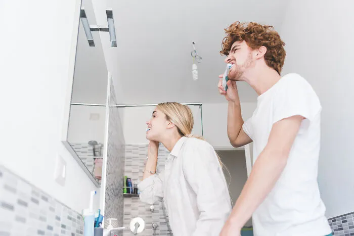 Someone Asked Medical Professionals What Everyday Things Make Us Sick, And These 35 Are Scary