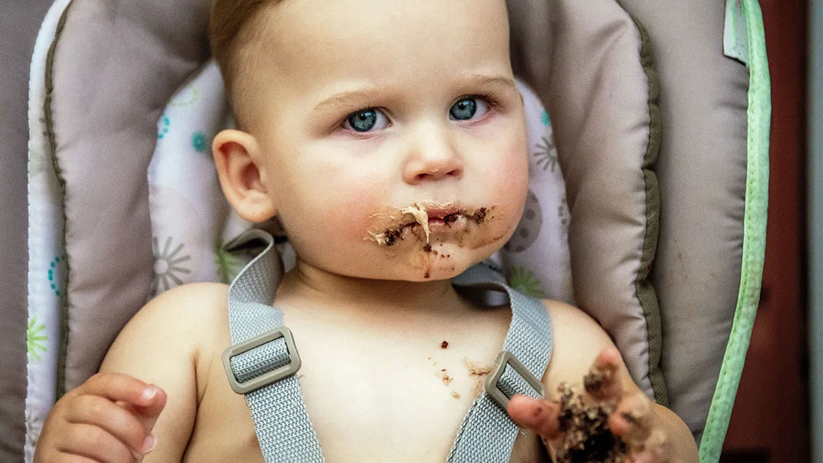 Family Upset After Guy Stops Toddler From Ruining Expensive Cake: “Everyone Glared”