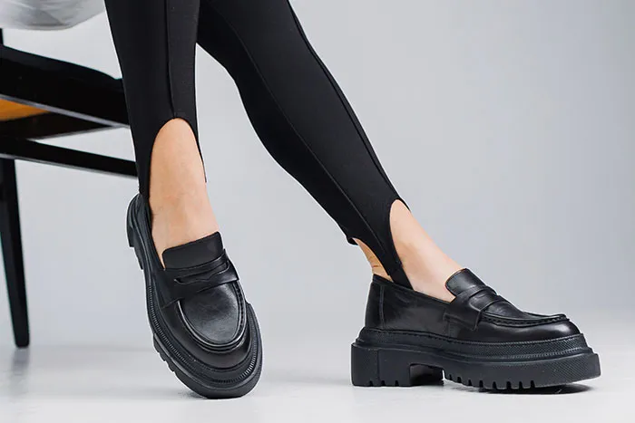 “Gauchos”: 50 Forgotten Fashion Trends That People Never Want To See Again