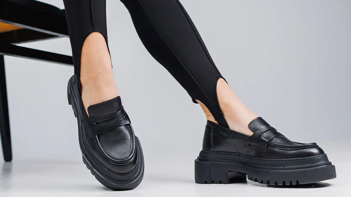 “Gauchos”: 50 Forgotten Fashion Trends That People Never Want To See Again