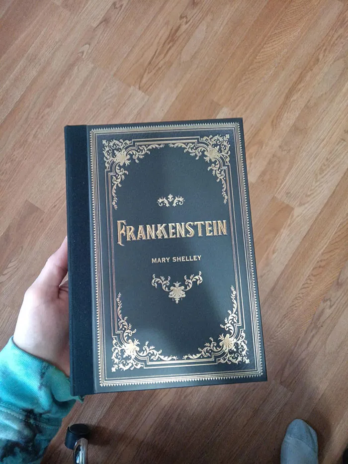 40 Times People Read A Book And Were In Awe