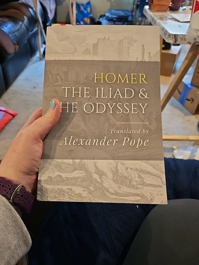 40 Times People Read A Book And Were In Awe