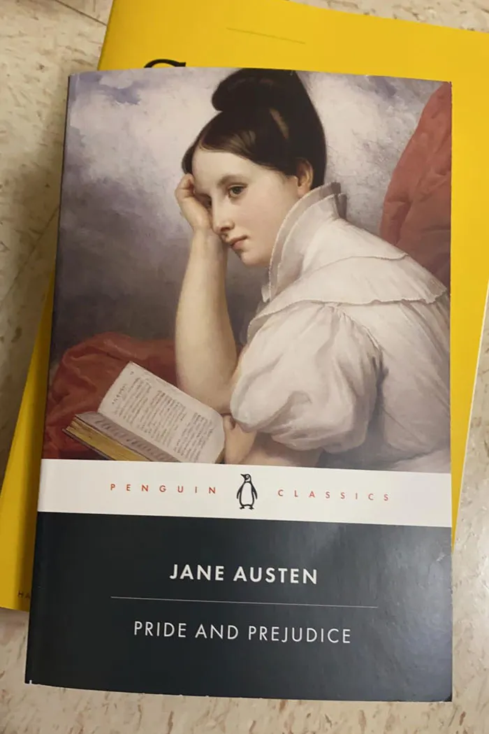 40 Times People Read A Book And Were In Awe