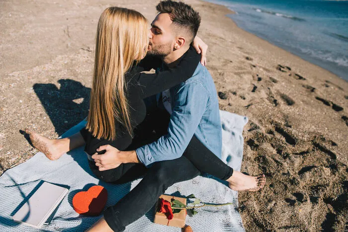 32 Things That Get Romanticized All The Time But For All The Wrong Reasons