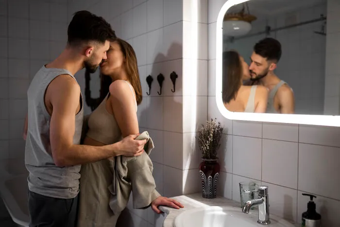 32 Things That Get Romanticized All The Time But For All The Wrong Reasons