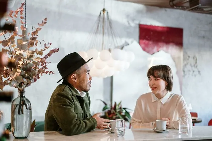 “Bee Sting Lips”: 50 Men Reveal Petty Dealbreakers They Think Women Don’t Notice