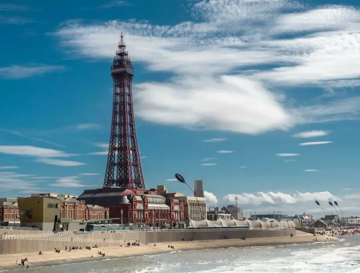 27 Places That Were Tourist Gold Until Everyone Forgot They Existed