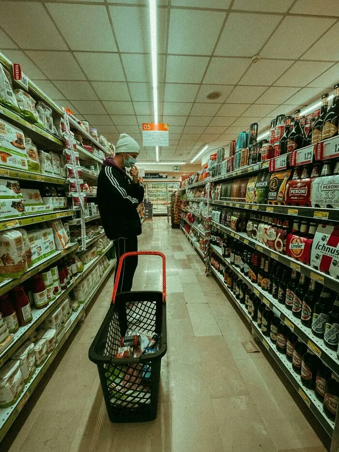Cashiers Reveal 35 Items That Make Them Give Customers The Side Eye At The Register