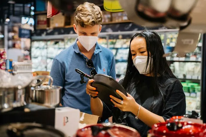 Cashiers Reveal 35 Items That Make Them Give Customers The Side Eye At The Register