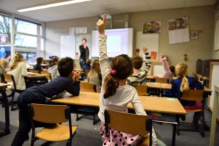 “Tell Me Your Most Unhinged Teacher Hack”: 40 Tried And Tested Answers