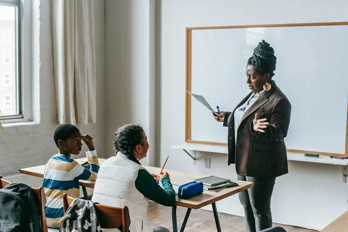 “Tell Me Your Most Unhinged Teacher Hack”: 40 Tried And Tested Answers