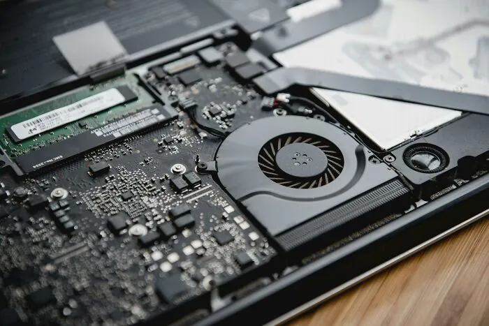 25 Of The Most Disturbing, Random And Gross Things Found By IT Guys On Customers' Computers