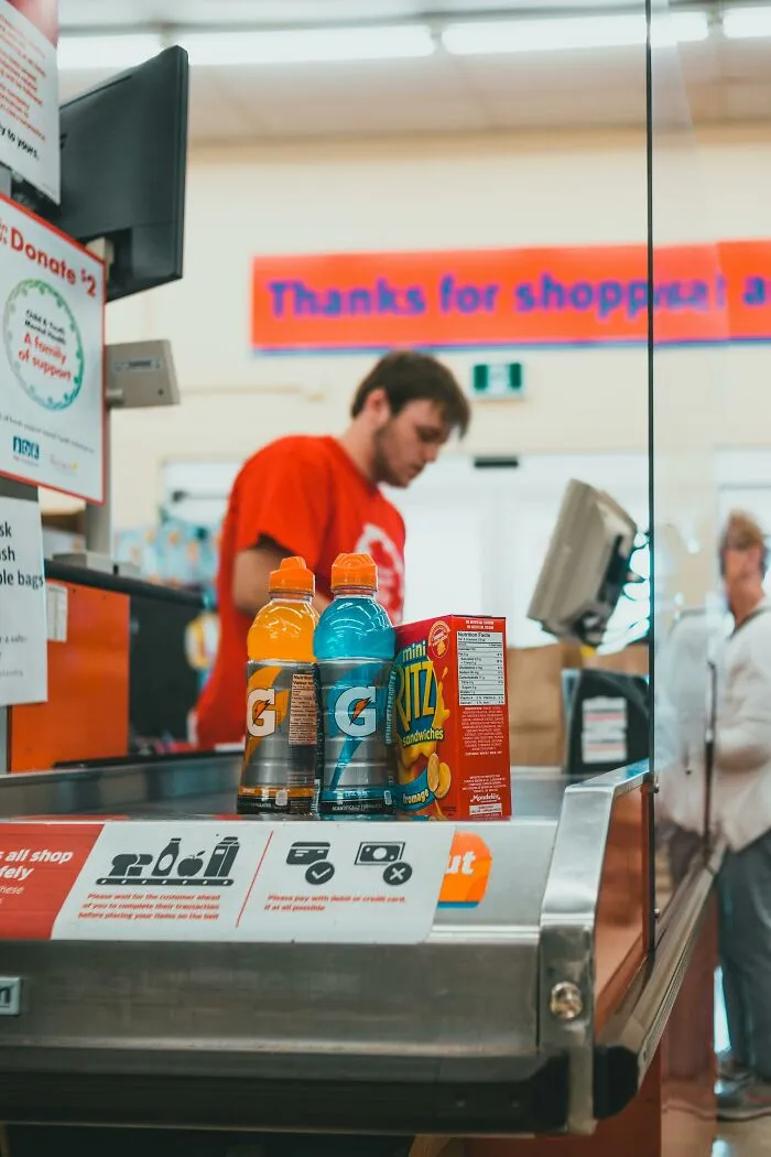Cashiers Reveal 35 Items That Make Them Give Customers The Side Eye At The Register