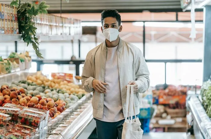 Cashiers Reveal 35 Items That Make Them Give Customers The Side Eye At The Register