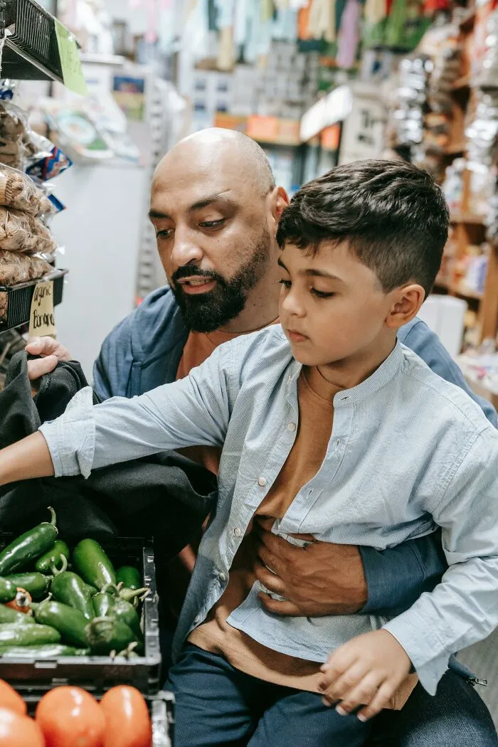 Cashiers Reveal 35 Items That Make Them Give Customers The Side Eye At The Register