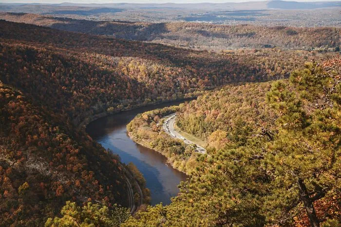 27 Places That Were Tourist Gold Until Everyone Forgot They Existed