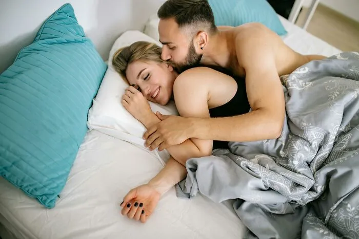 34 Totally Bizarre Things Guys Caught Their Girlfriends Doing When They Thought No One Was Watching