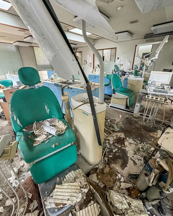 This Dental Office Has Been Left Untouched Since 2011; Here Is What I Found There (15 Pics)