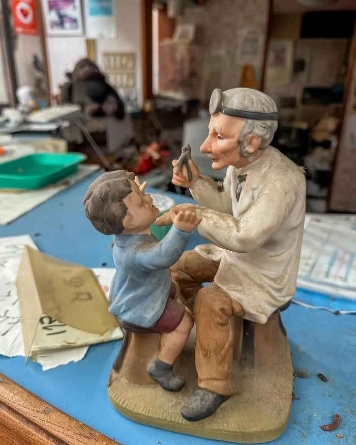This Dental Office Has Been Left Untouched Since 2011; Here Is What I Found There (15 Pics)