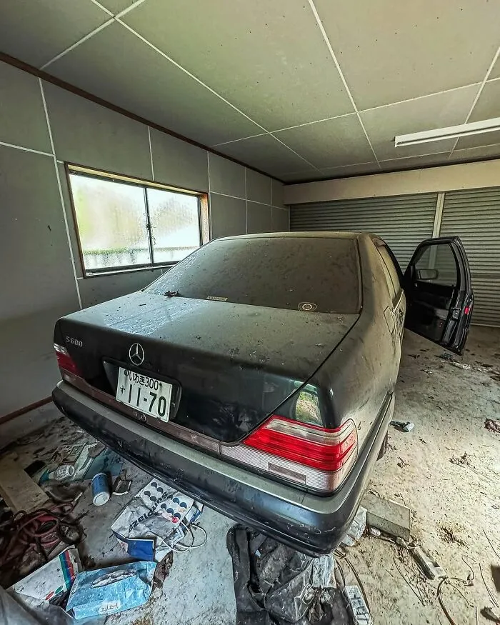 This Dental Office Has Been Left Untouched Since 2011; Here Is What I Found There (15 Pics)