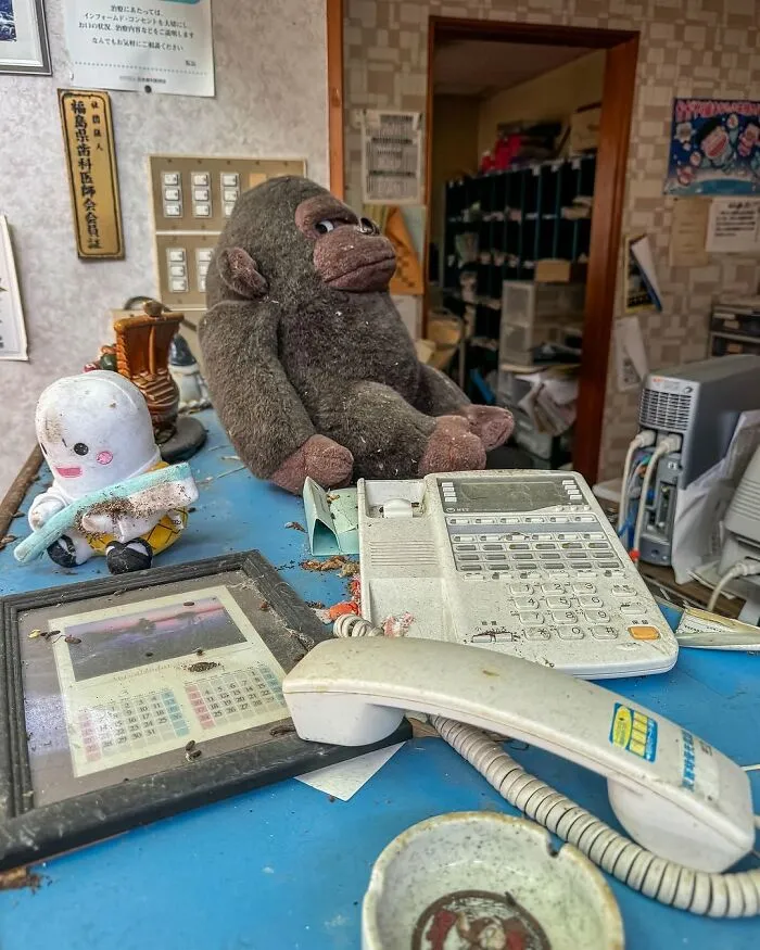 This Dental Office Has Been Left Untouched Since 2011; Here Is What I Found There (15 Pics)