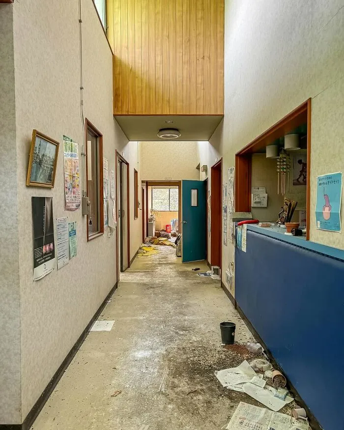 This Dental Office Has Been Left Untouched Since 2011; Here Is What I Found There (15 Pics)